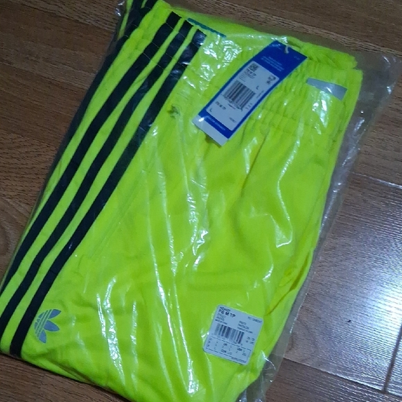 Adidas Bored Ape Yacht Club Limited Edition Solar Yellow - Picture 2 of 3